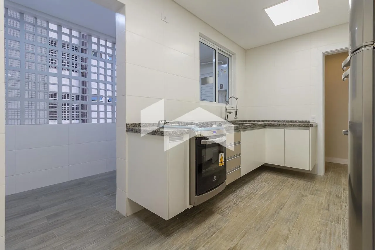 Furnished 3-bedroom apartment with closed kitchen — photo 8
