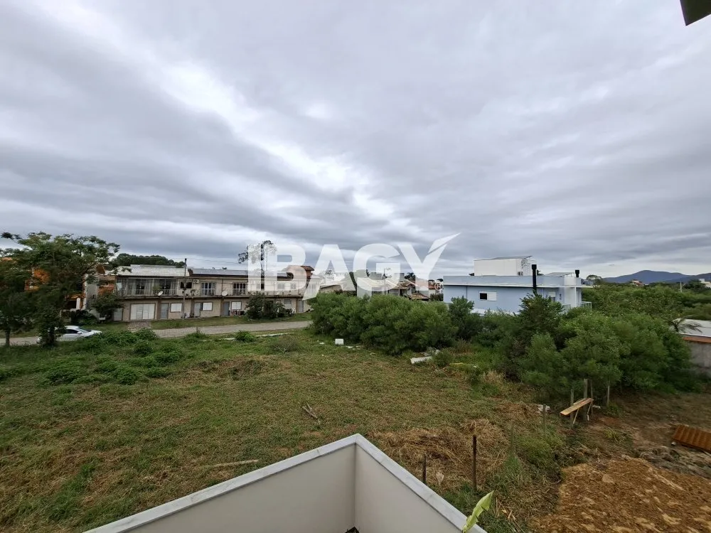 House with 3 en-suite bedrooms and 2 parking spots — photo 25
