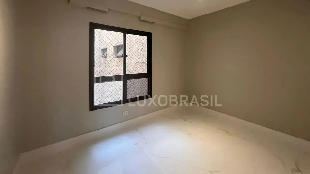 2-bedroom 2-bath apartment with an open-plan kitchen — photo 15