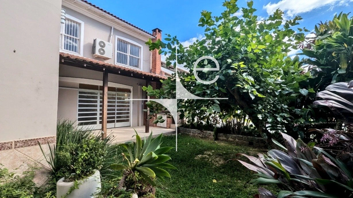 Casa de 6 dormitorios y 302 m² con jardín privado — photo 2