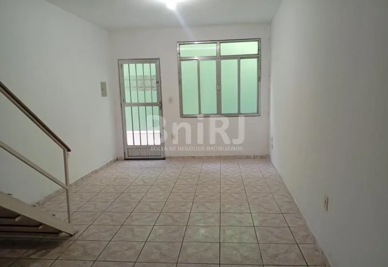 Unfurnished 1-bedroom apartment with glass shower enclosure — photo 10