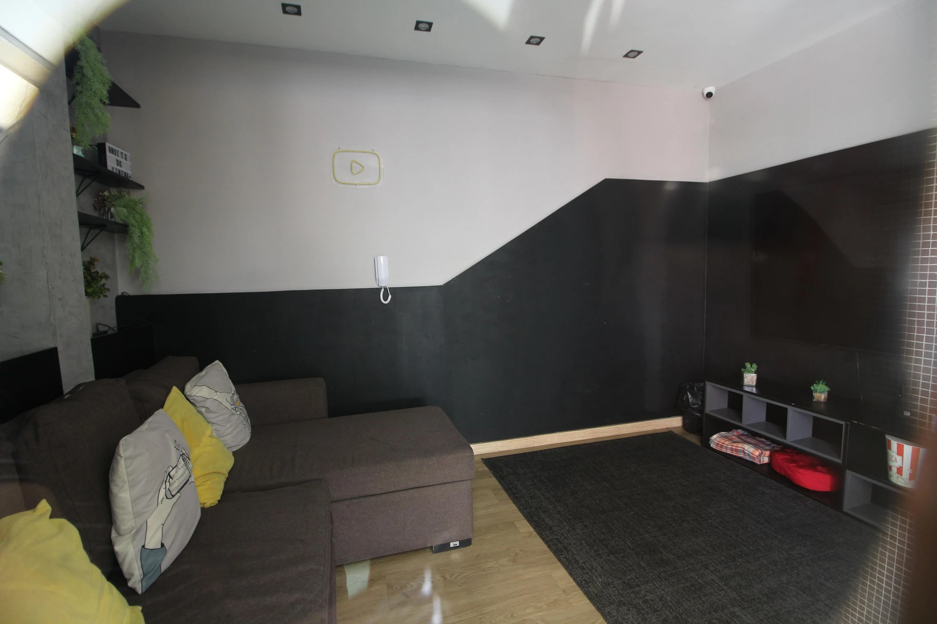 Furnished apartment, 92 m², with a washing machine — photo 40