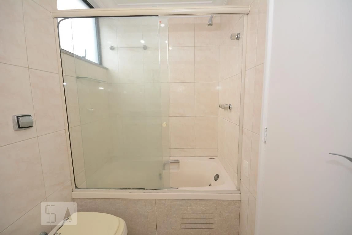 4-bedroom apartment in a building with a pool — photo 49