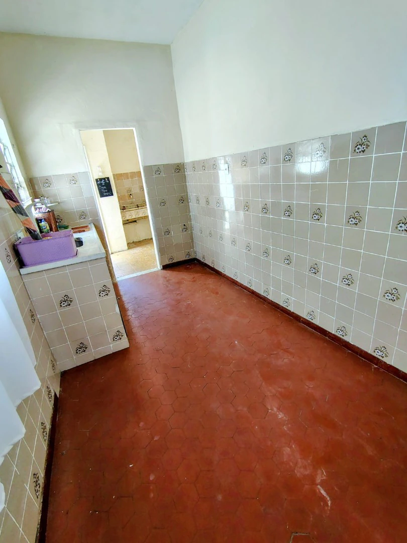 Дом с 1 спальней, отдельной кухней и плиткой по полу — photo 2