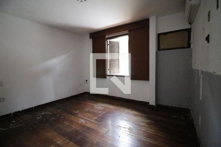 Casa de 500 m² com banheira e janelas do piso ao teto — photo 23