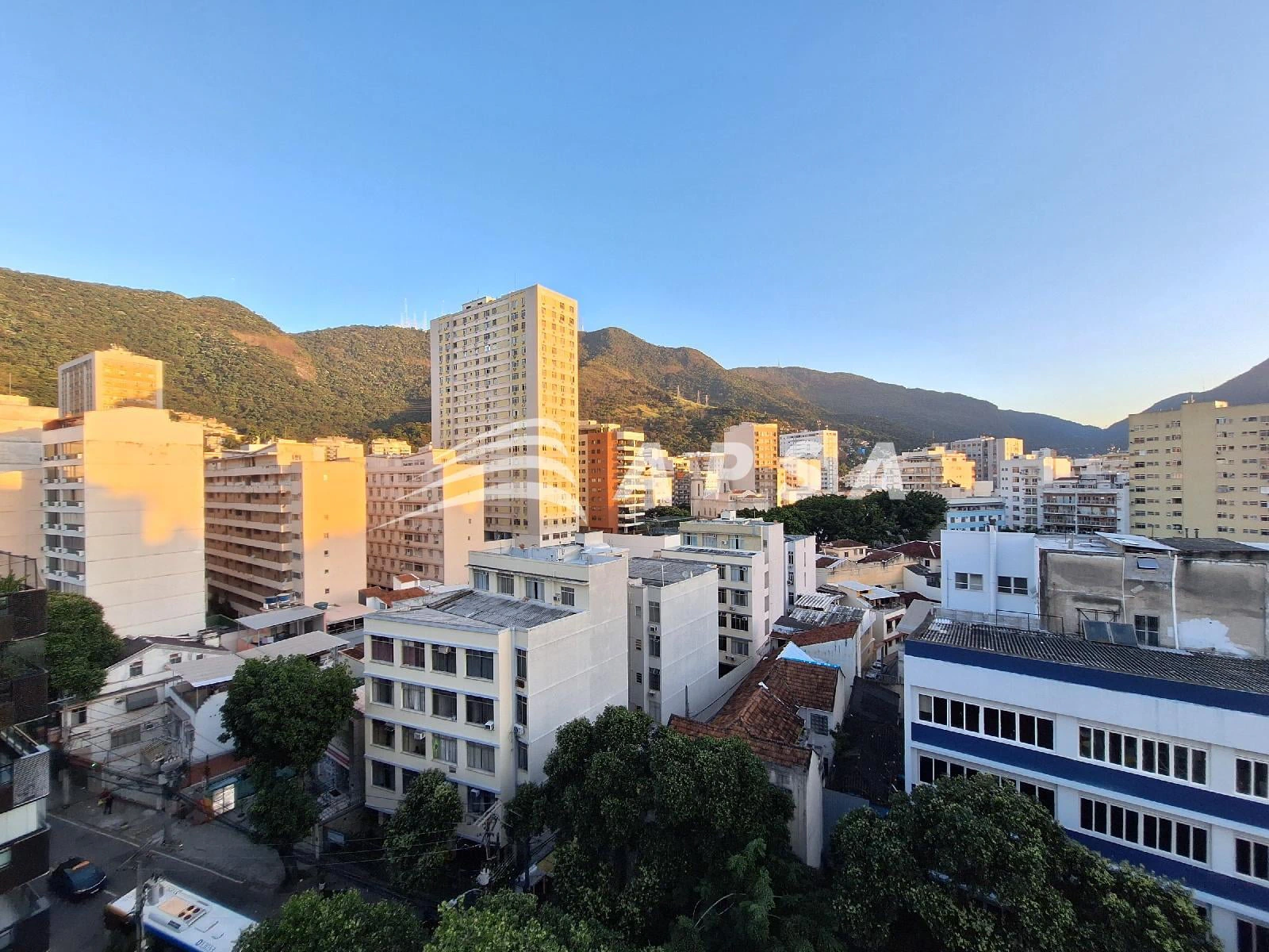 Mountain view in a 3-bedroom apartment, 120 m² — photo 6