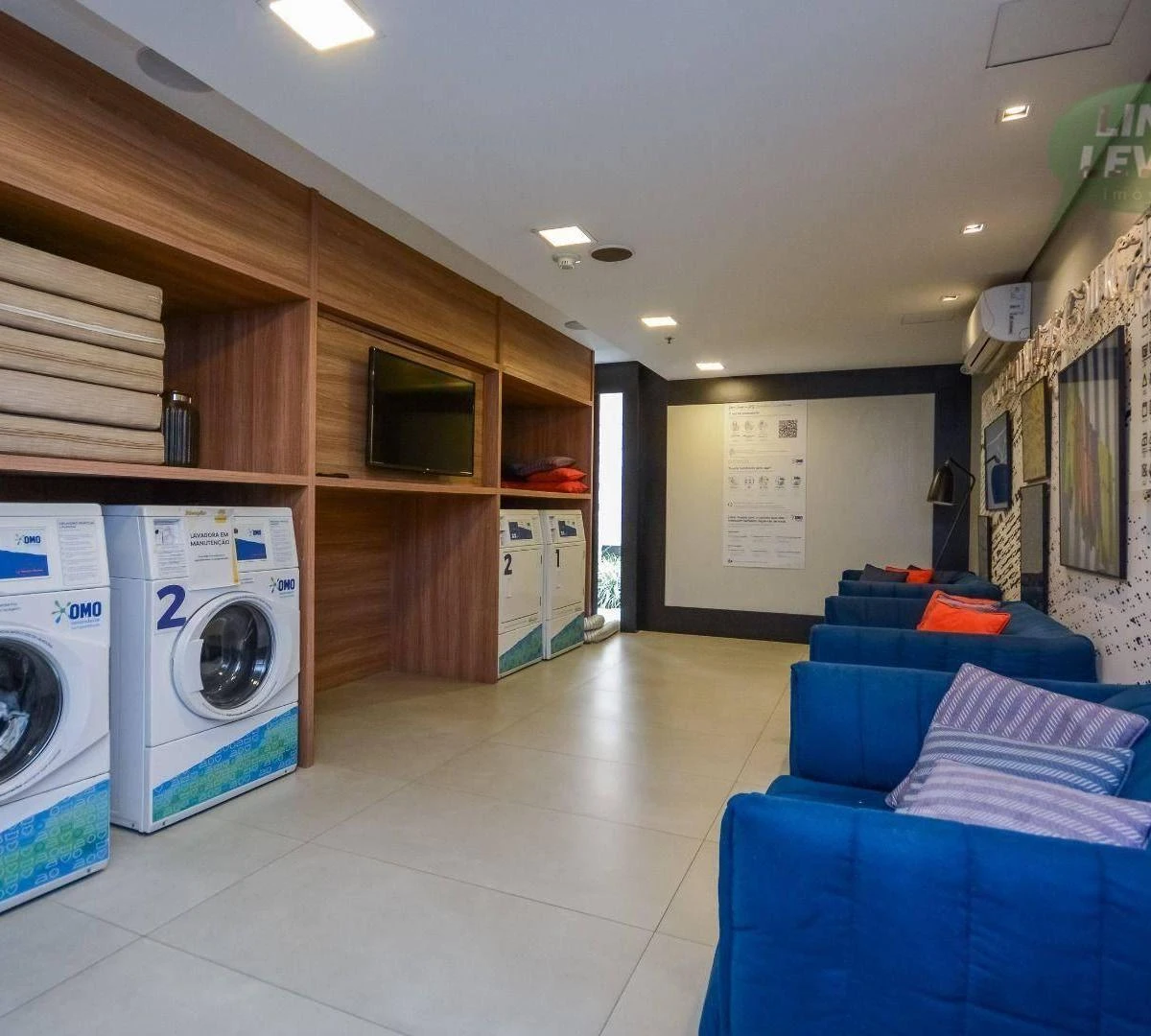 One-bedroom apartment in a building with a coworking space — photo 41