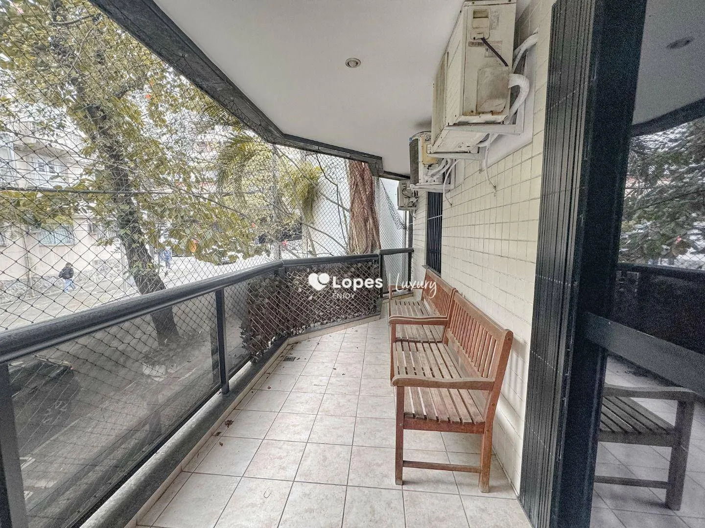 100 m² apartment with 3 bedrooms and a balcony — photo 2