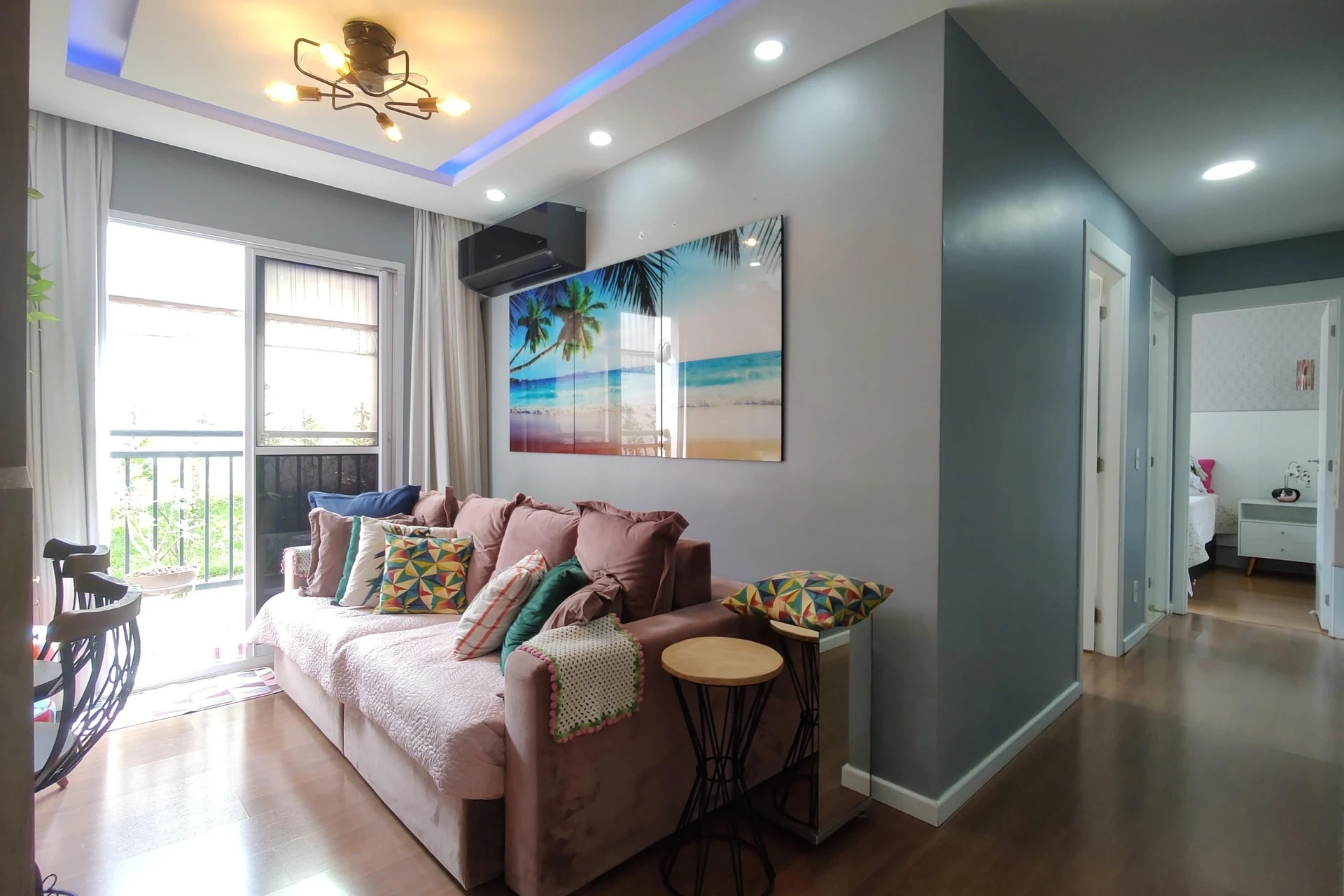 2-bedroom apartment with a glass-enclosed balcony — photo 11