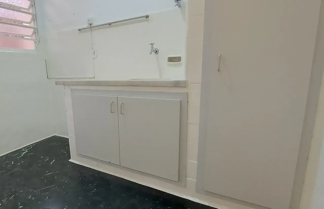 1-bedroom apartment with wood floors and glass shower — photo 5