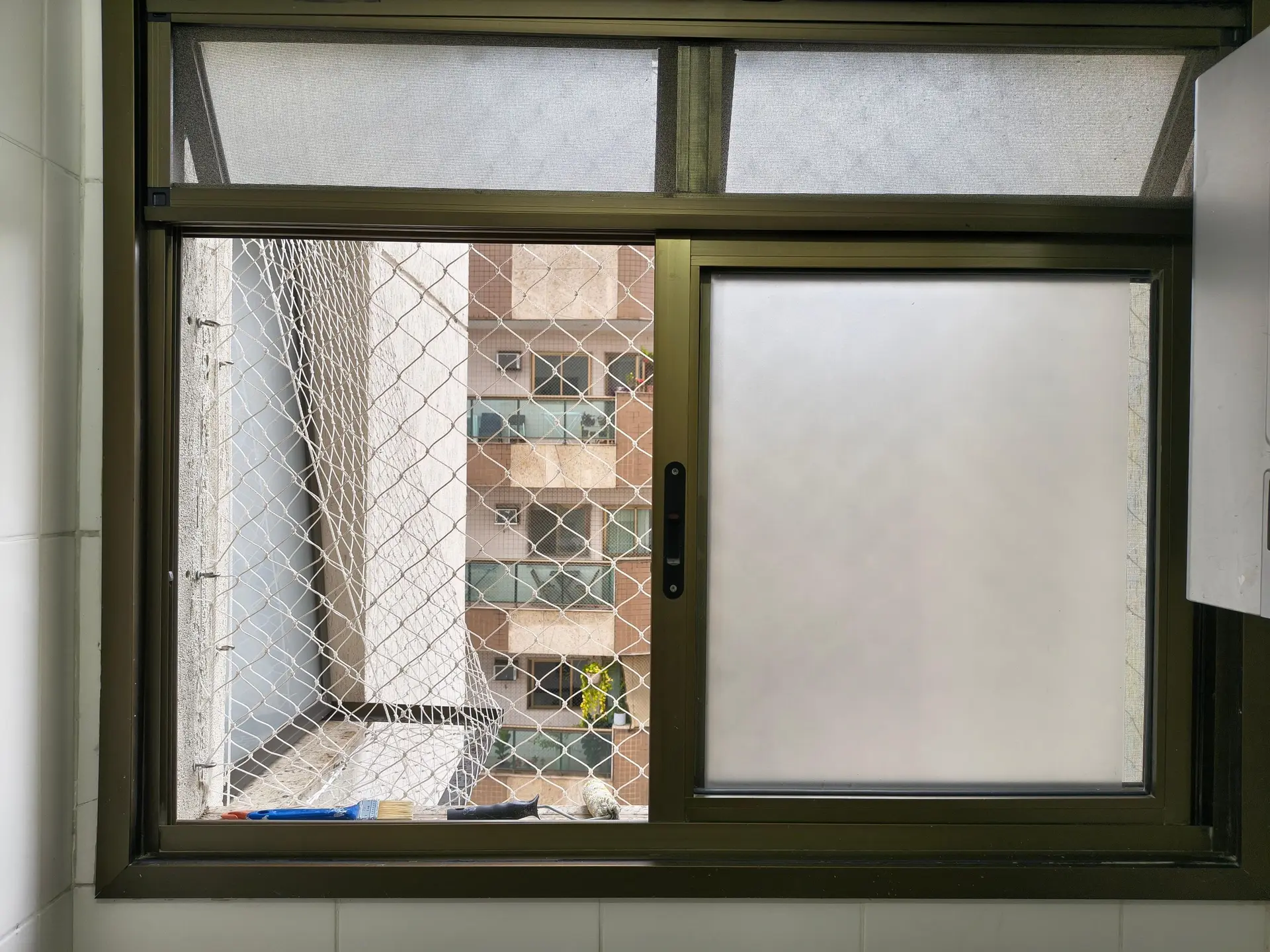 Floor-to-ceiling windows in a 3-bedroom apartment, 140 m² — photo 45