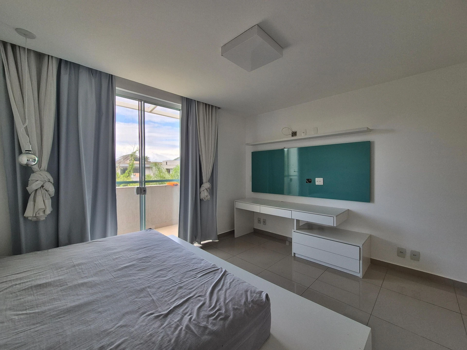 5-bedroom house with floor-to-ceiling windows — photo 11