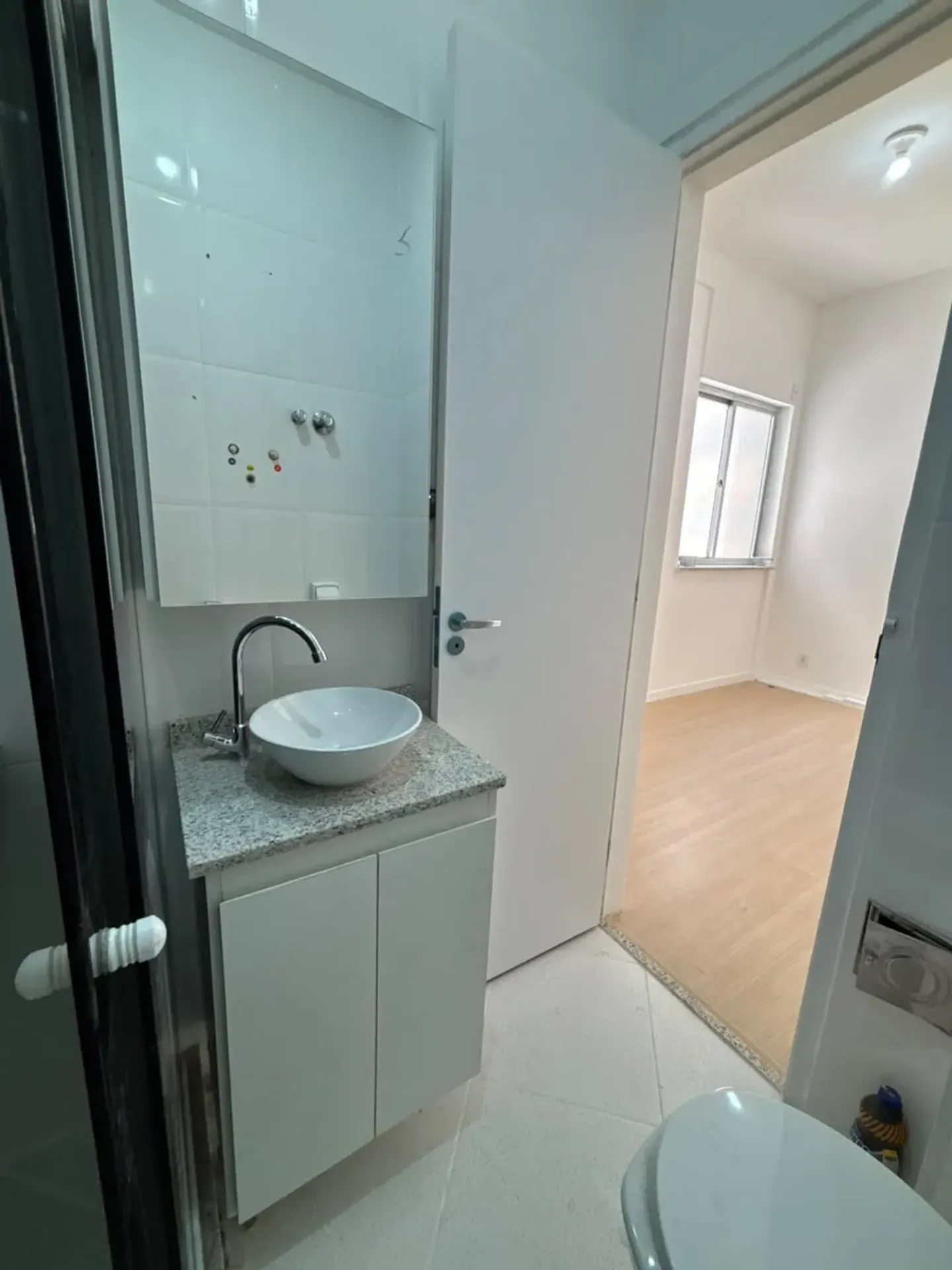 Wood or laminate floors in a one-bedroom apartment, 37 m² — photo 14