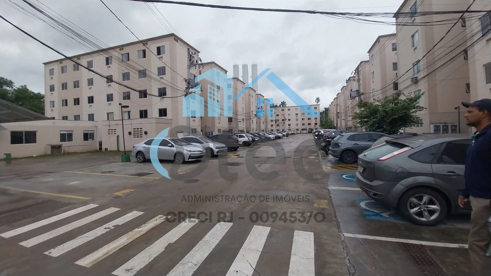 2-bedroom apartment in a building with a gym — photo 14