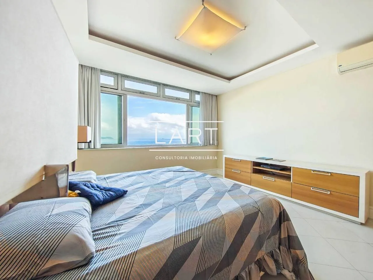 3-bedroom apartment with a water view in Rio de Janeiro — photo 11