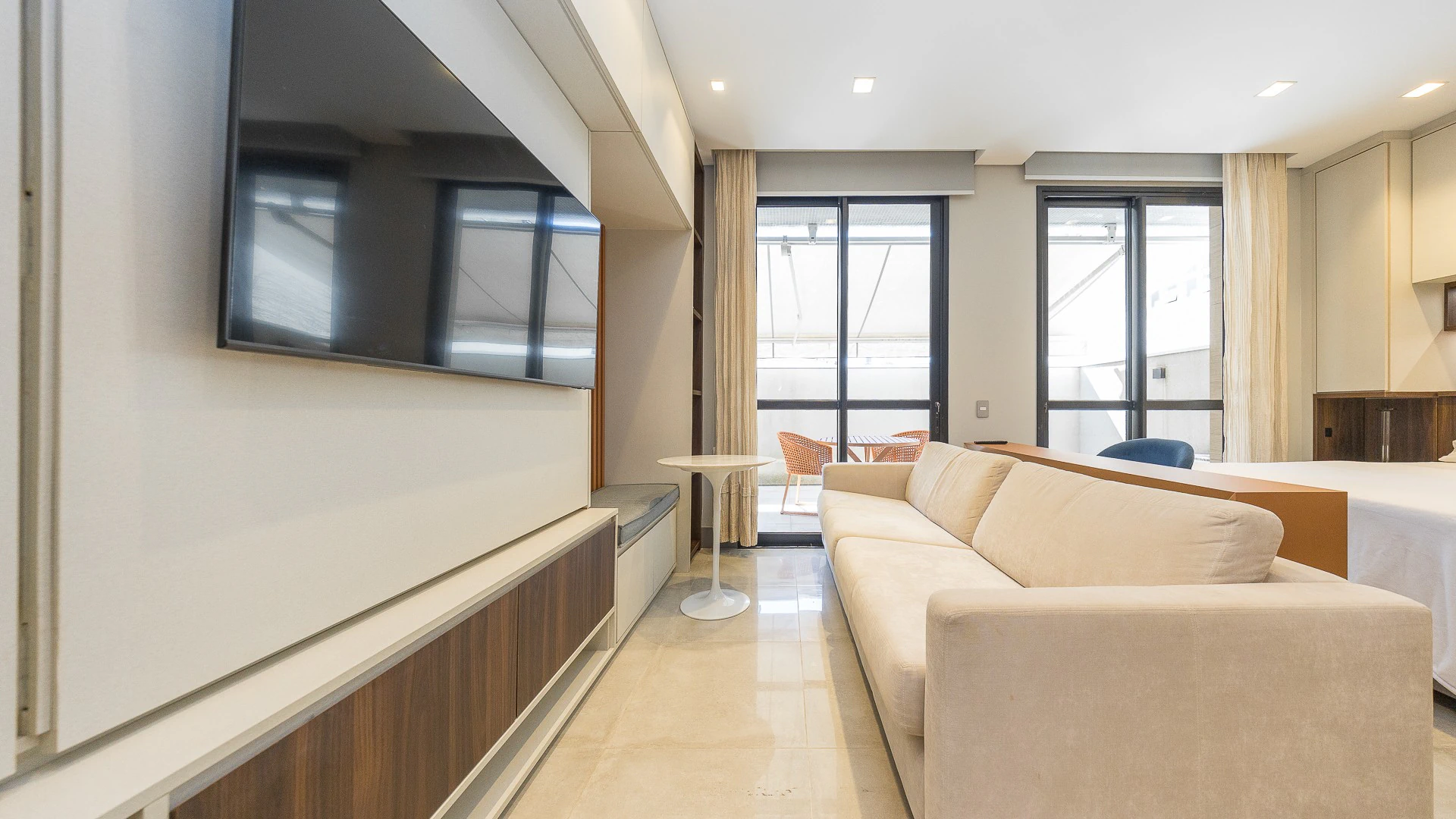 Furnished 1-bedroom apartment with parking and 49 m² — photo 3