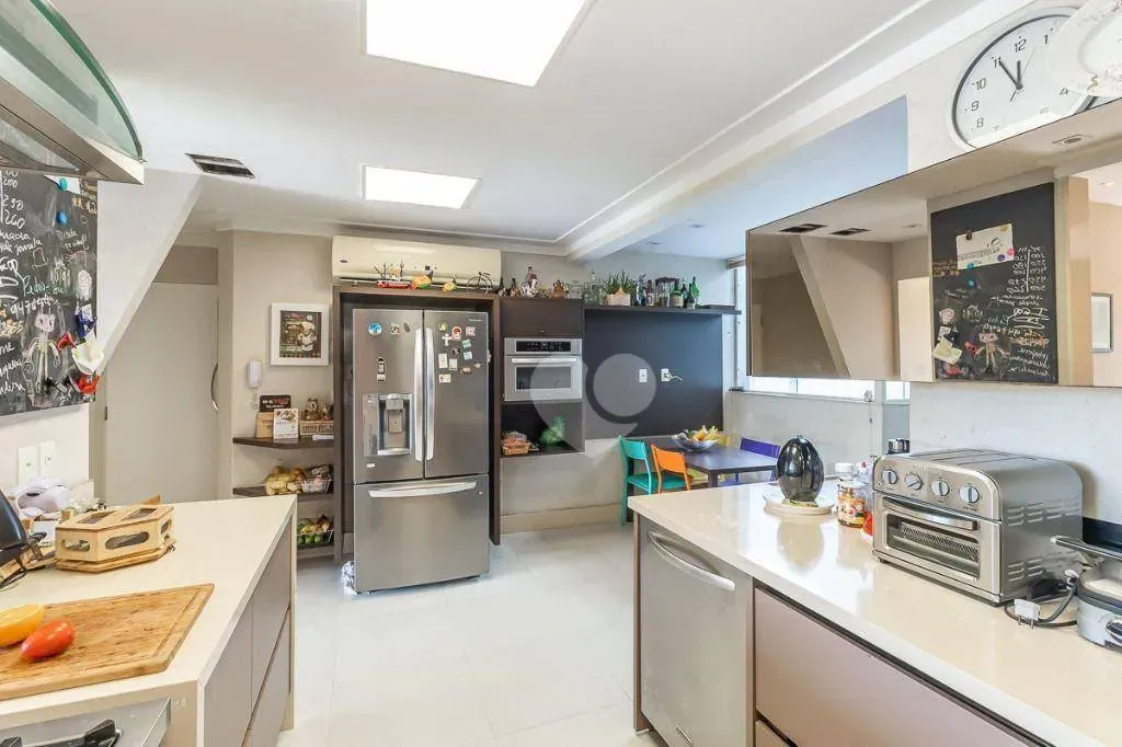 Furnished 574 m² apartment with 4 en-suite bedrooms — photo 27