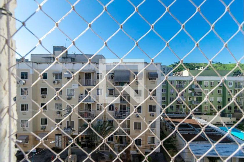 2-bedroom apartment in a building with a pool — photo 4