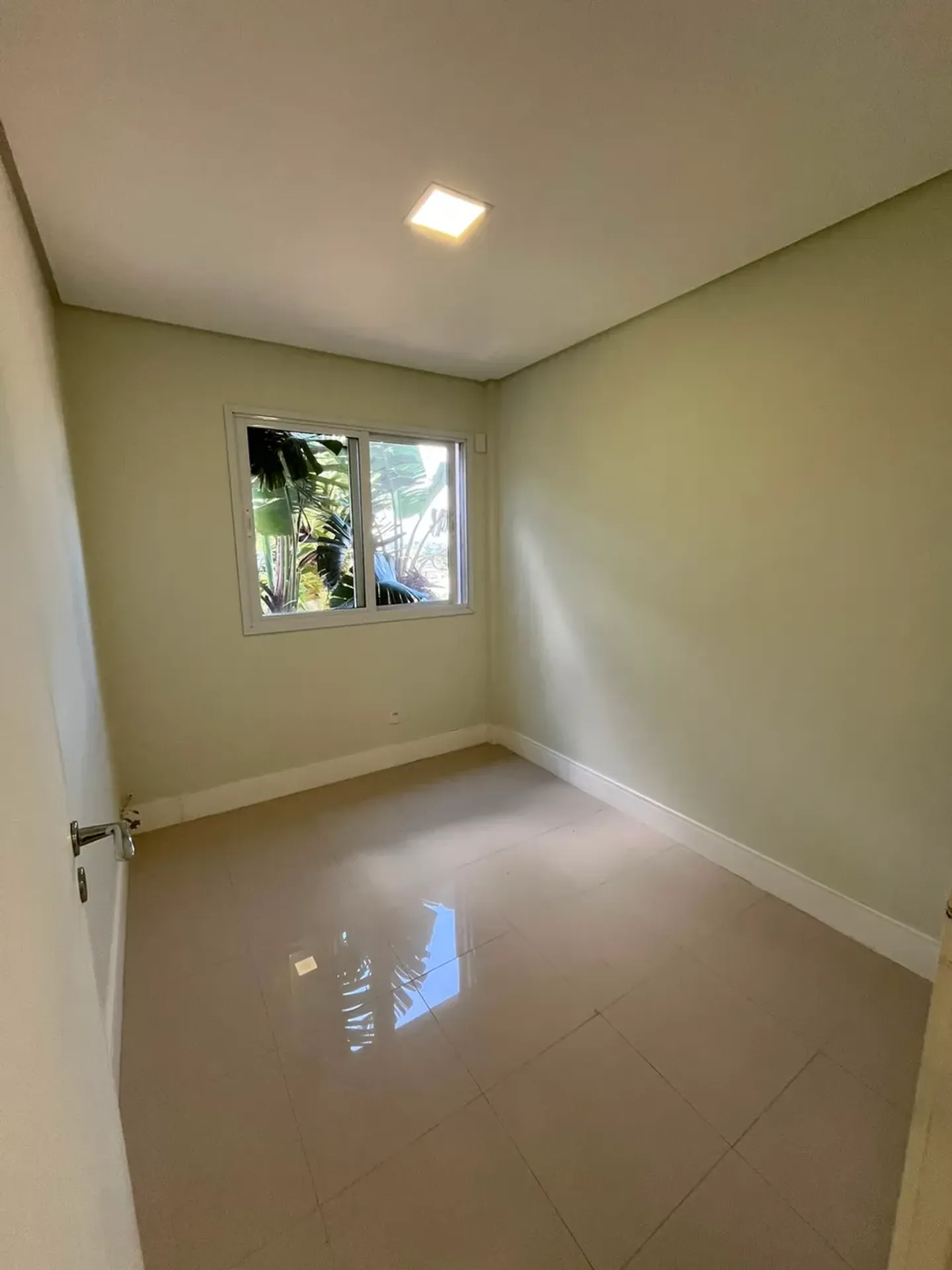 Casa de 1000 m² con vista al agua y chimenea — photo 70