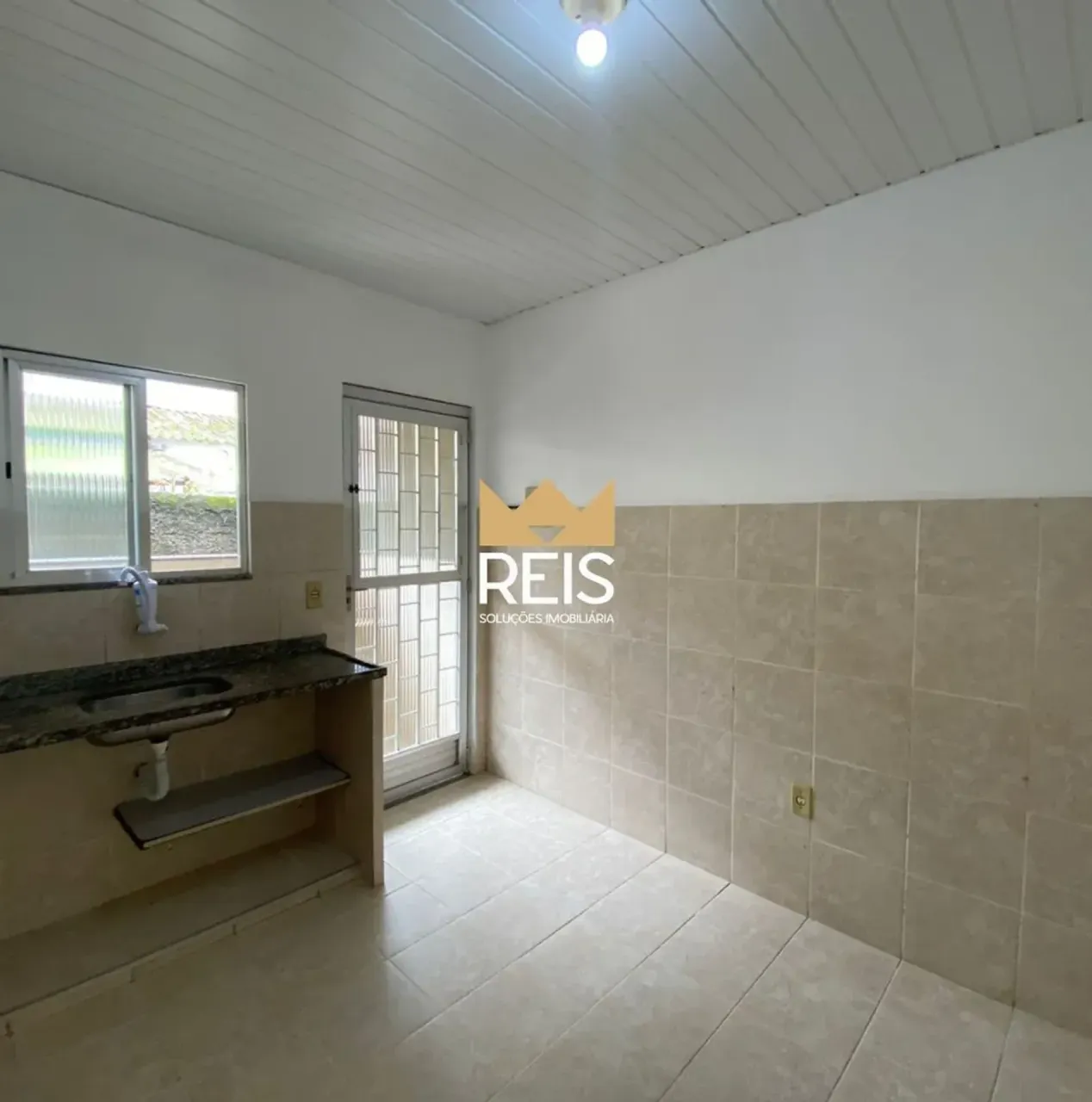 Unfurnished house with 2 bedrooms and 1 bathroom — photo 2