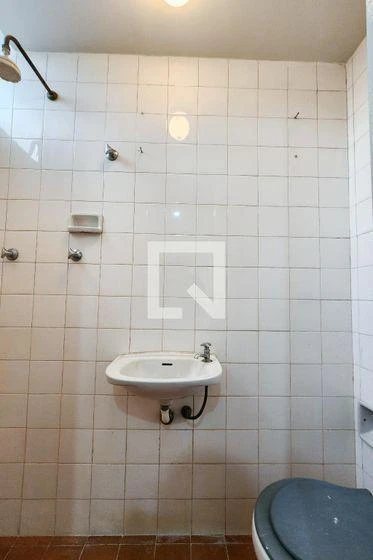 2-bedroom apartment in a building with a pool — photo 41
