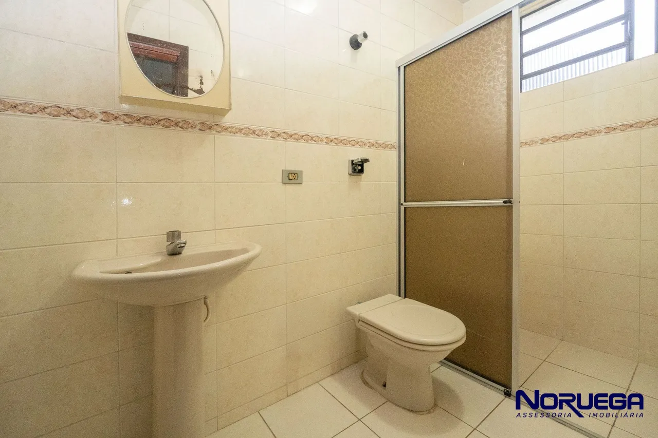 House with a closed kitchen and 3 bedrooms — photo 8