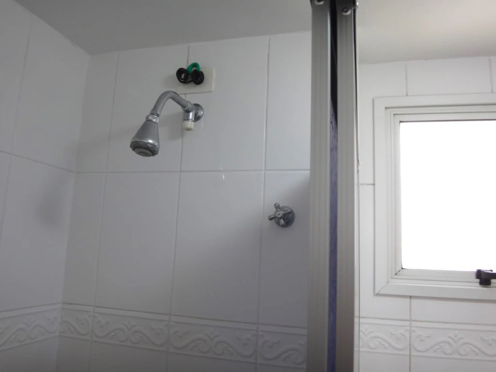 3-bedroom apartment with wood or laminate floors — photo 14