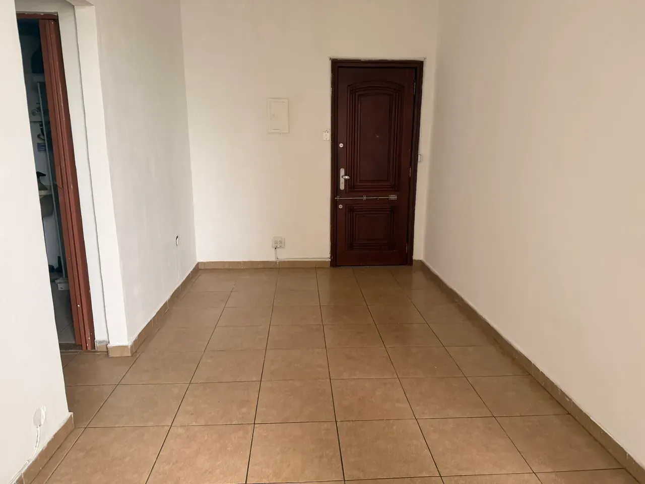 2-bedroom apartment with 1 bathroom and glass shower — photo 17