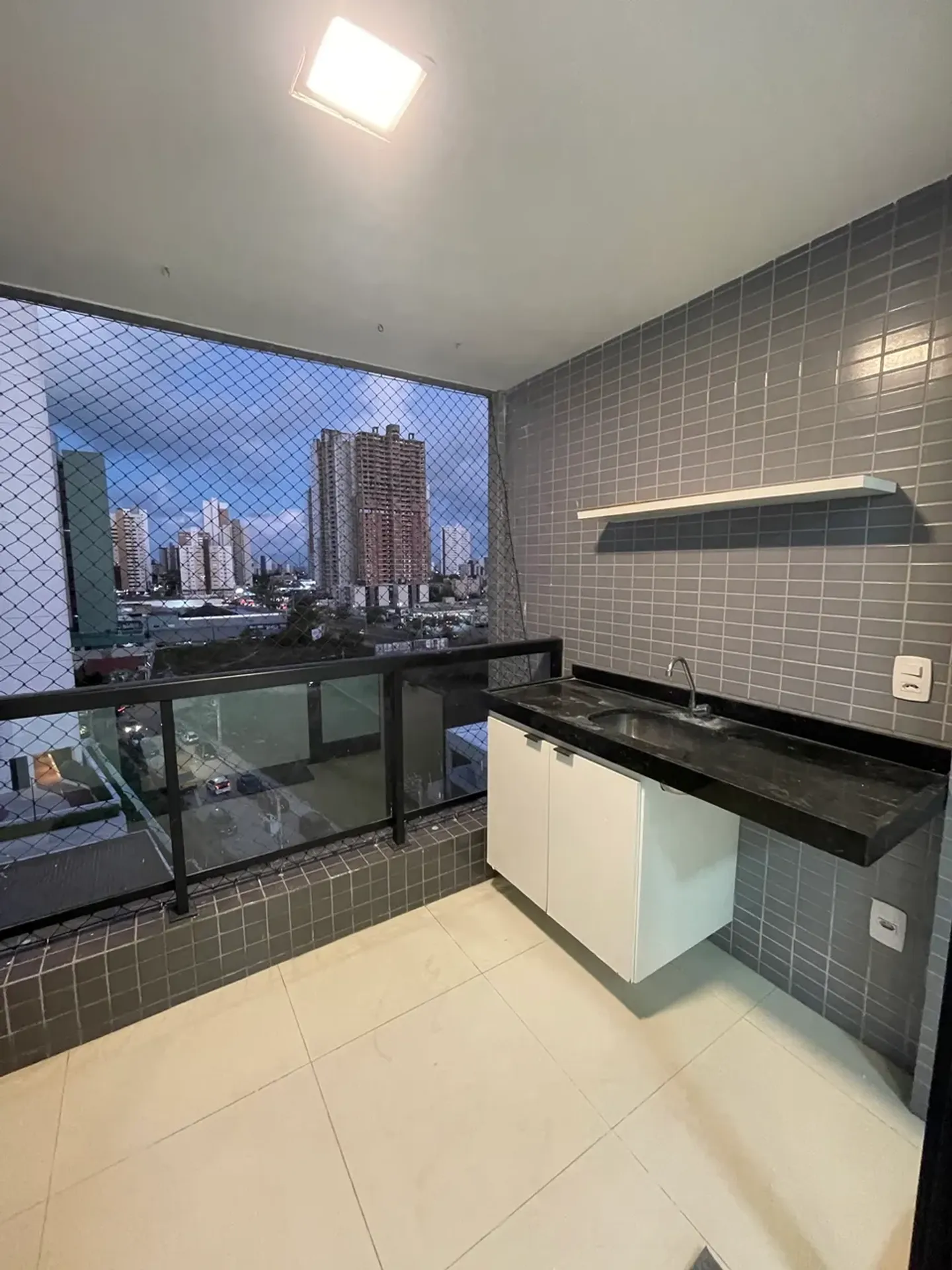 3-bedroom apartment with a grill on the balcony — photo 26
