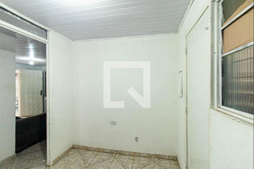 Rental house with 2 bedrooms and a laundry area — photo 18