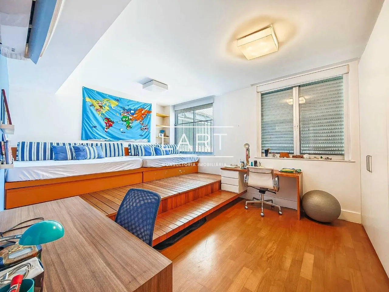 Furnished 3-bedroom apartment with 4 bathrooms and 240 m² — photo 6