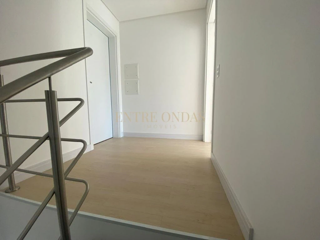 Duplex apartment with enclosed balcony and open kitchen — photo 13