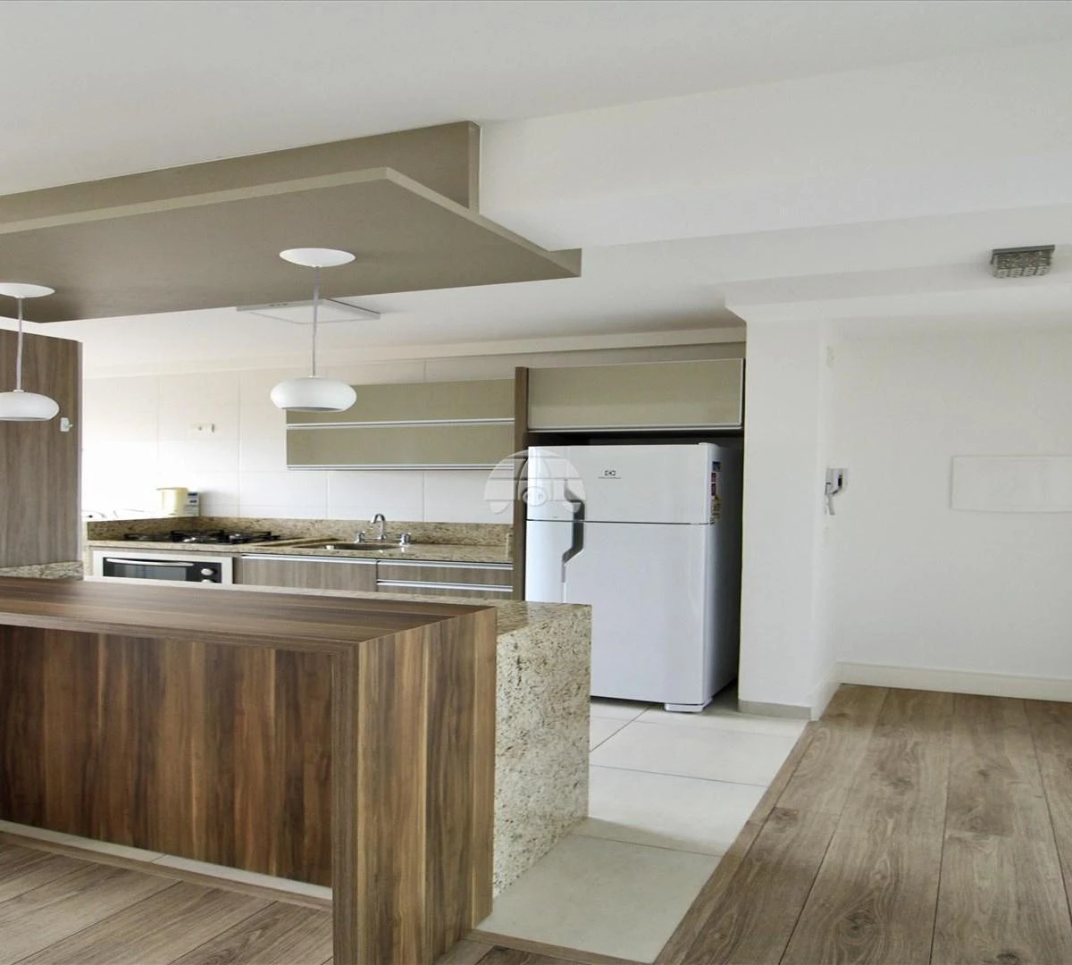 Balcony with a grill in a 2-bedroom apartment, 72 m² — photo 2