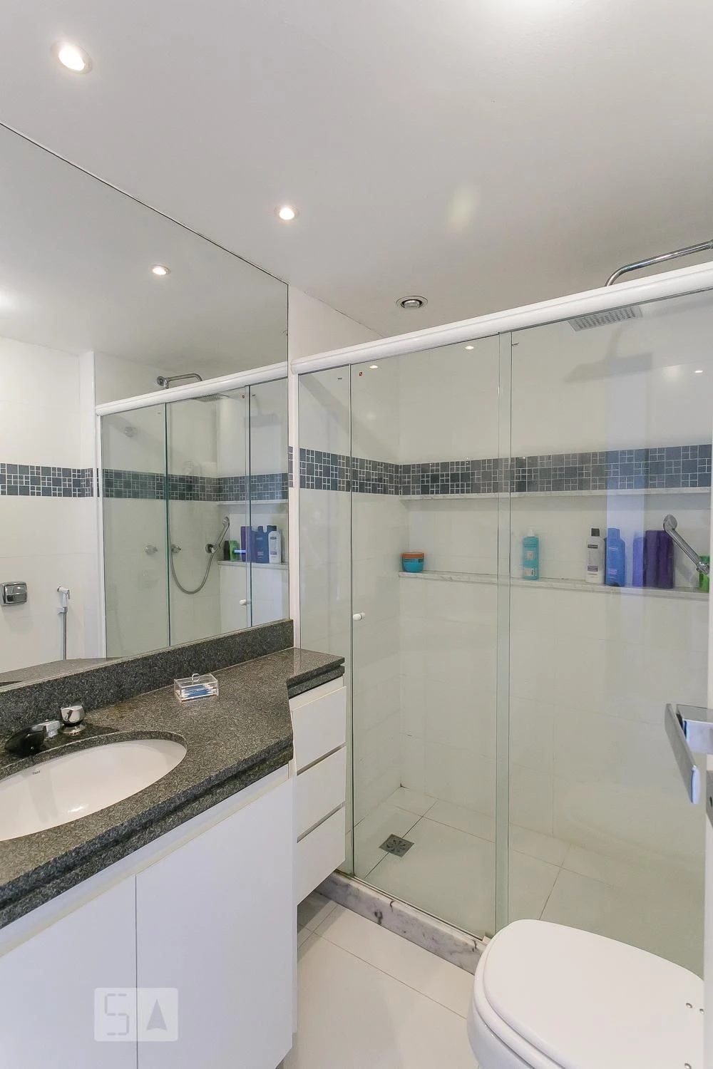 2-bedroom apartment with a water view in Rio de Janeiro — photo 4