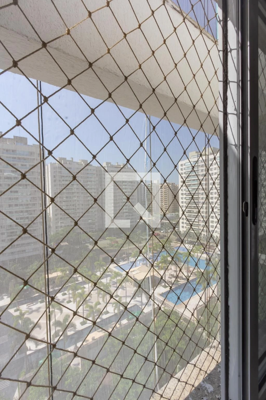 Balcony with a grill in a 2-bedroom apartment, 68 m² — photo 78