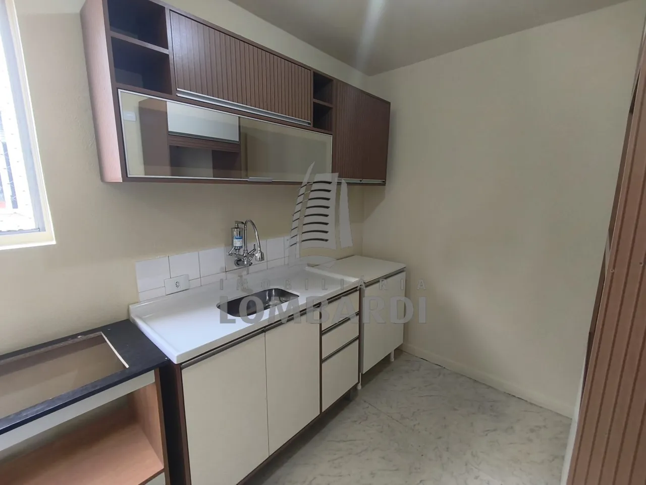 Unfurnished 3-bedroom apartment with 57 m² and a separate kitchen — photo 5