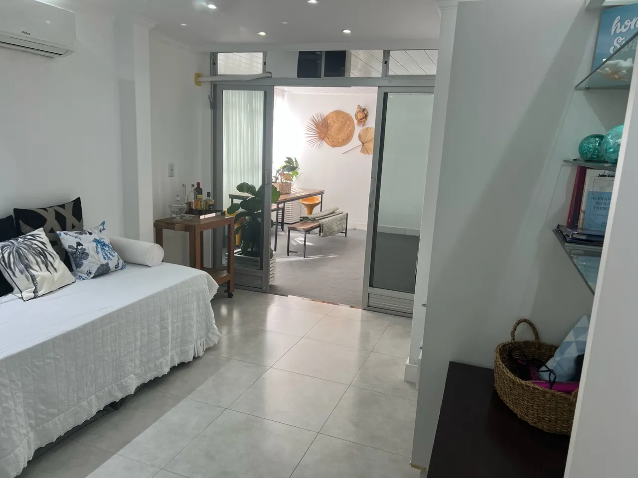 Glass-enclosed balcony in a 2-bedroom apartment, 90 m² — photo 2