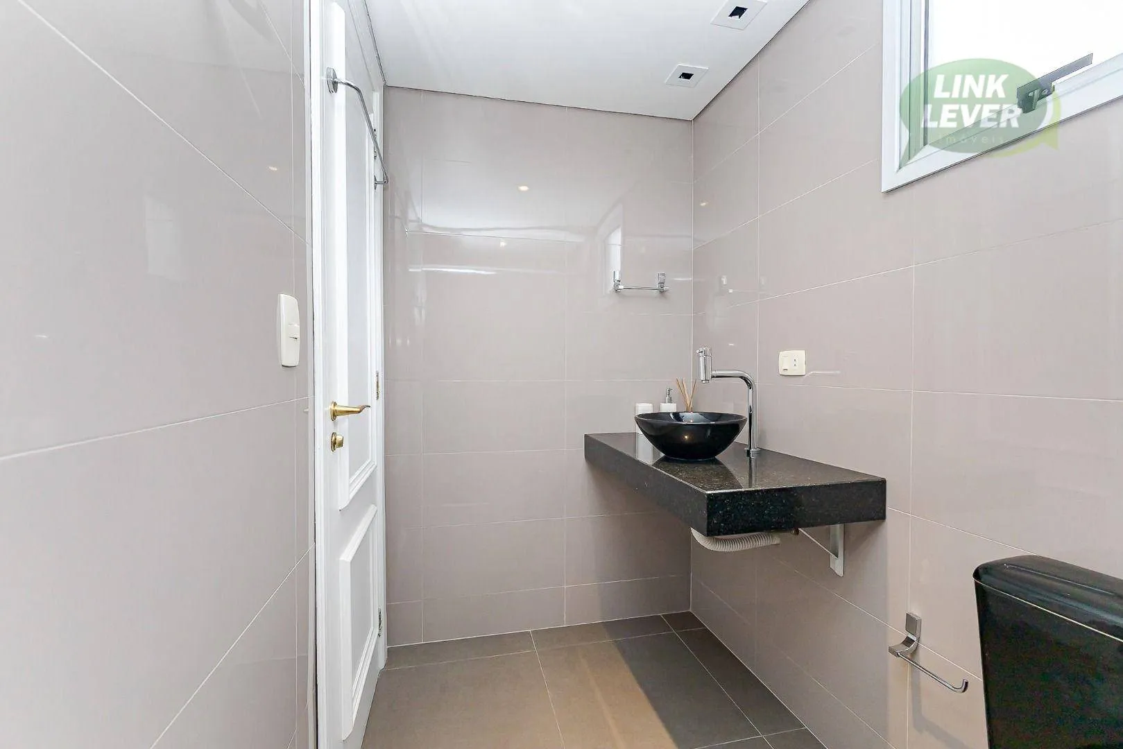 Apartment with 3 bedrooms, balcony and 135 m² — photo 31