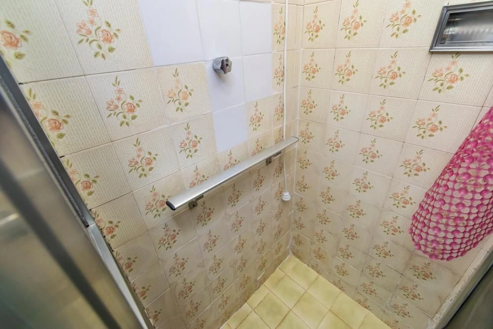 Furnished house with 5 bedrooms and a balcony — photo 21