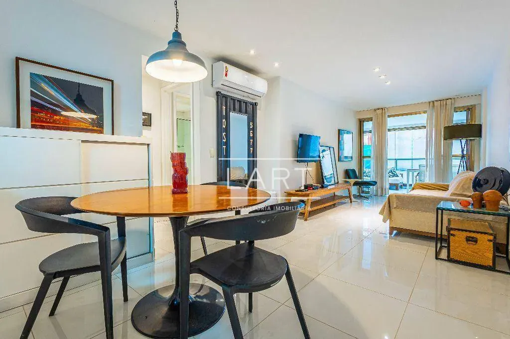 Apartamento com 2 dormitórios e varanda de vidro — photo 16