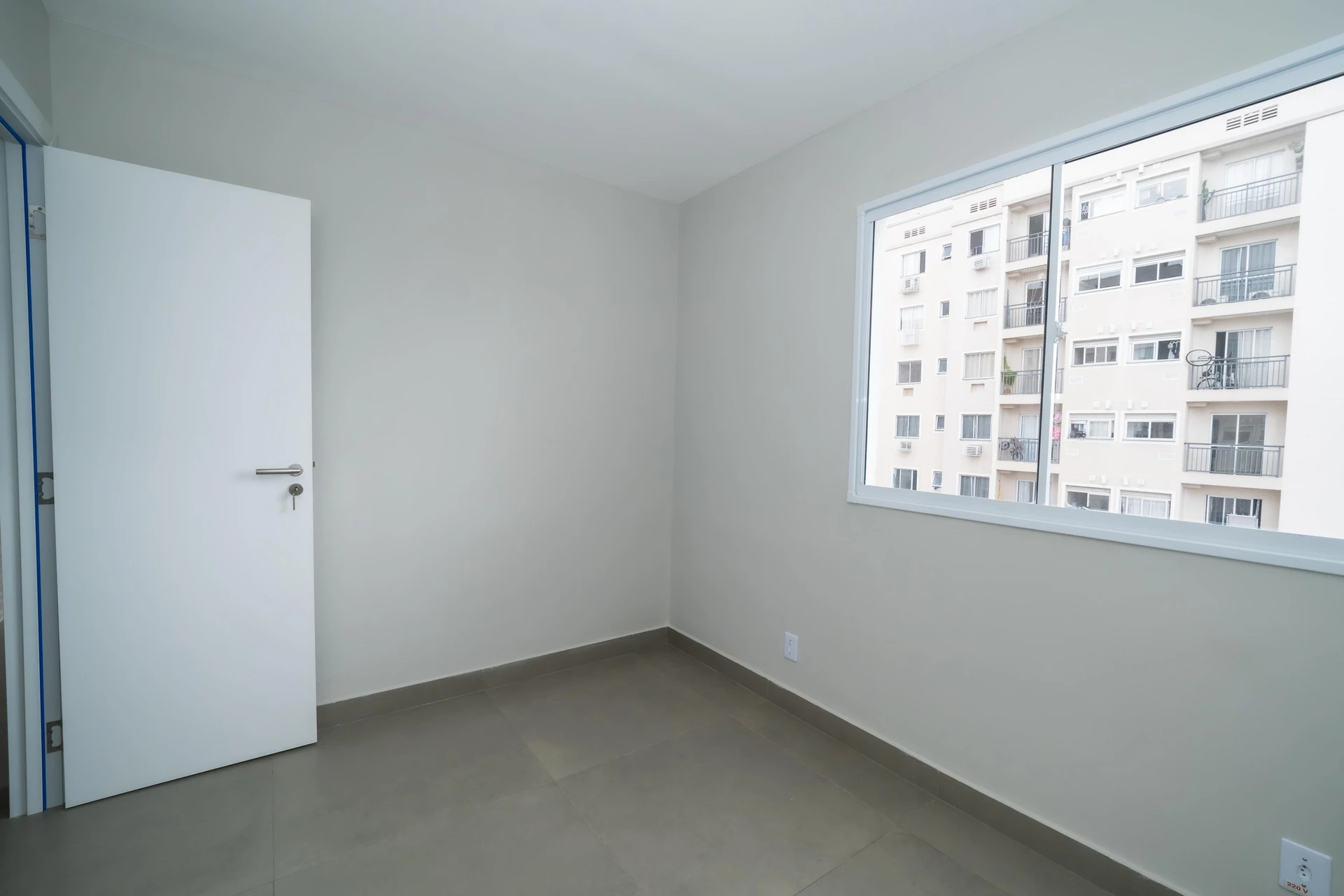 2-bedroom apartment in a building with a gym — photo 24