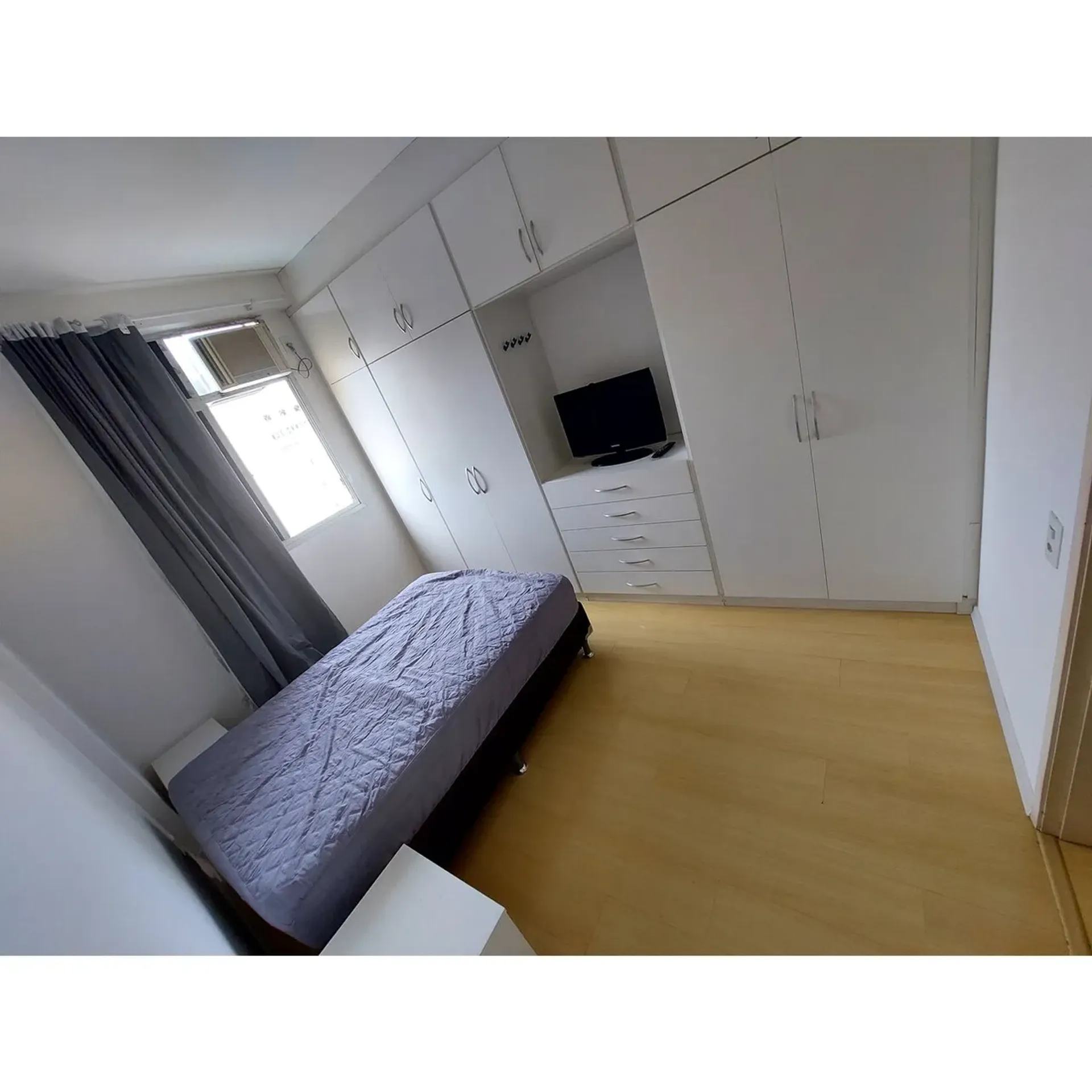 One-bedroom apartment with a washing machine — photo 3