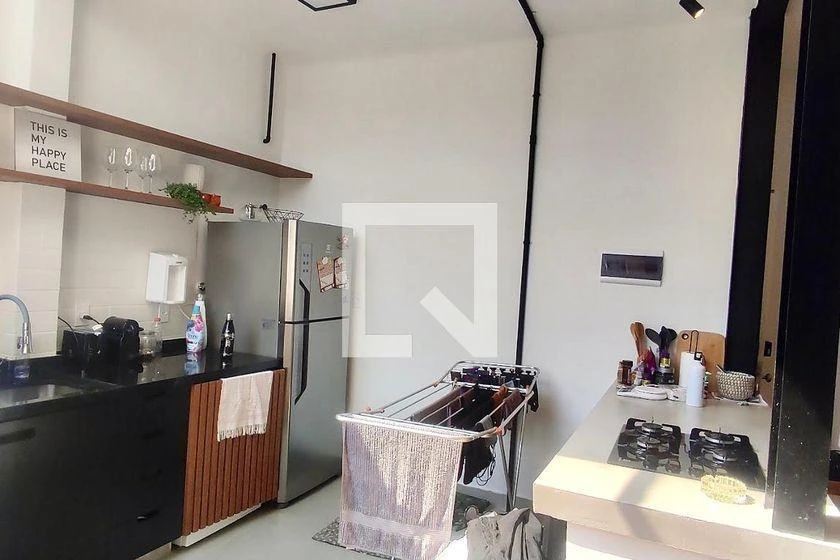 Furnished 1-bedroom apartment with an open-plan kitchen — photo 34