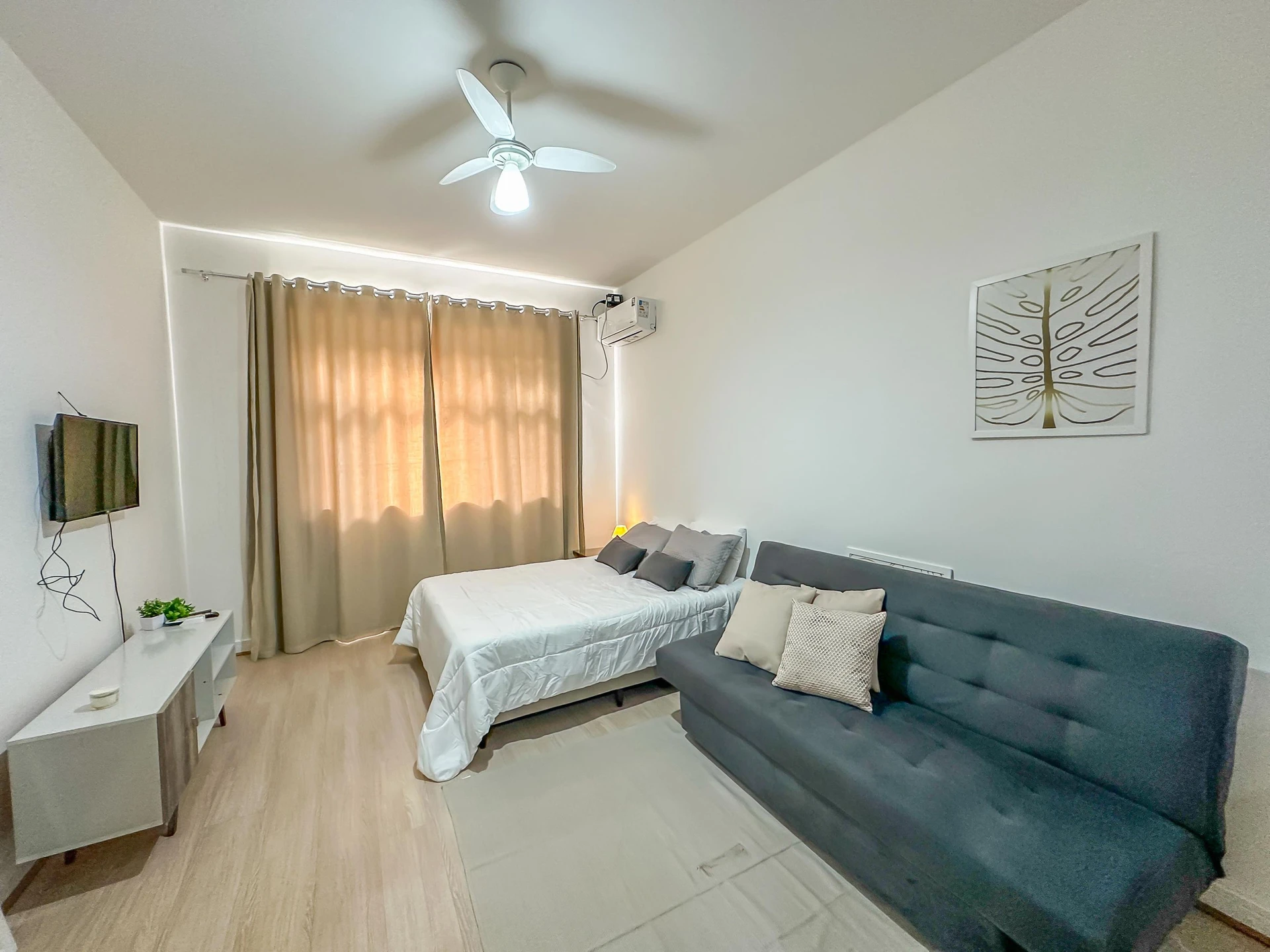 Furnished studio, 30 m², with wood or laminate floors — photo 21