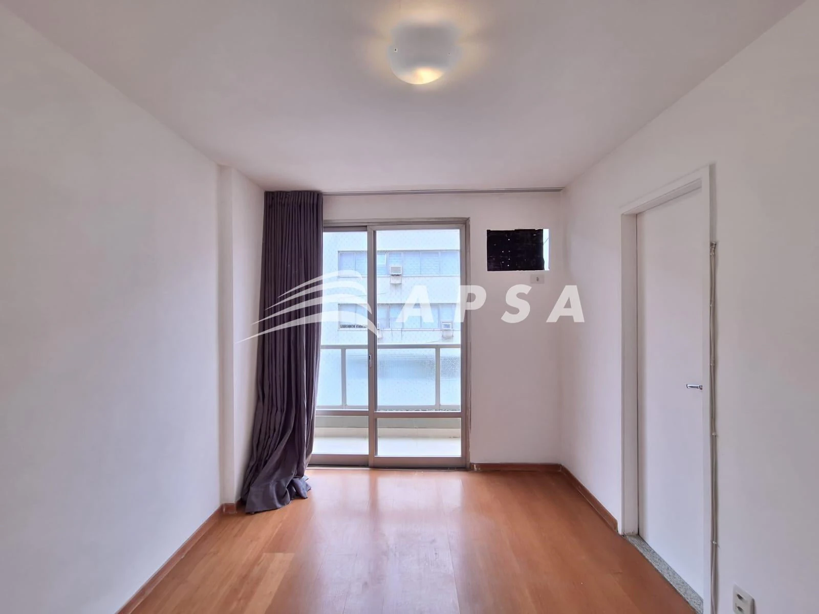 Деревянный пол или ламинат и 2 спальни: квартира 80 м² — photo 4