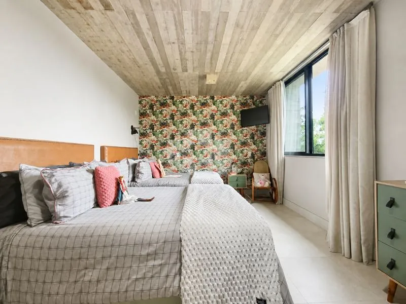 2-bedroom house with a glass-enclosed balcony — photo 14