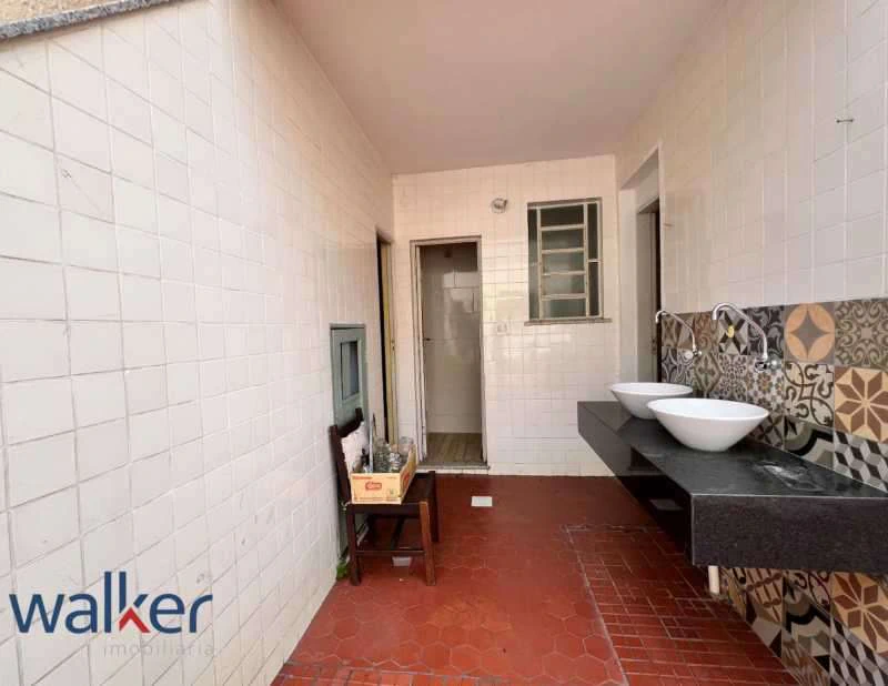 House with 11 bedrooms, 500 m² and 10 parking spots — photo 14