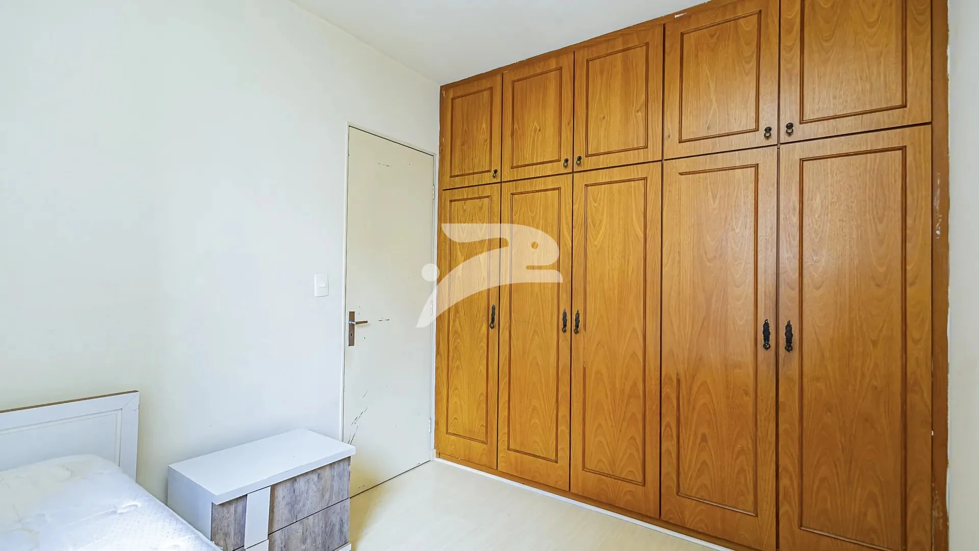 3-bedroom apartment with wood or laminate floors in Curitiba — photo 11