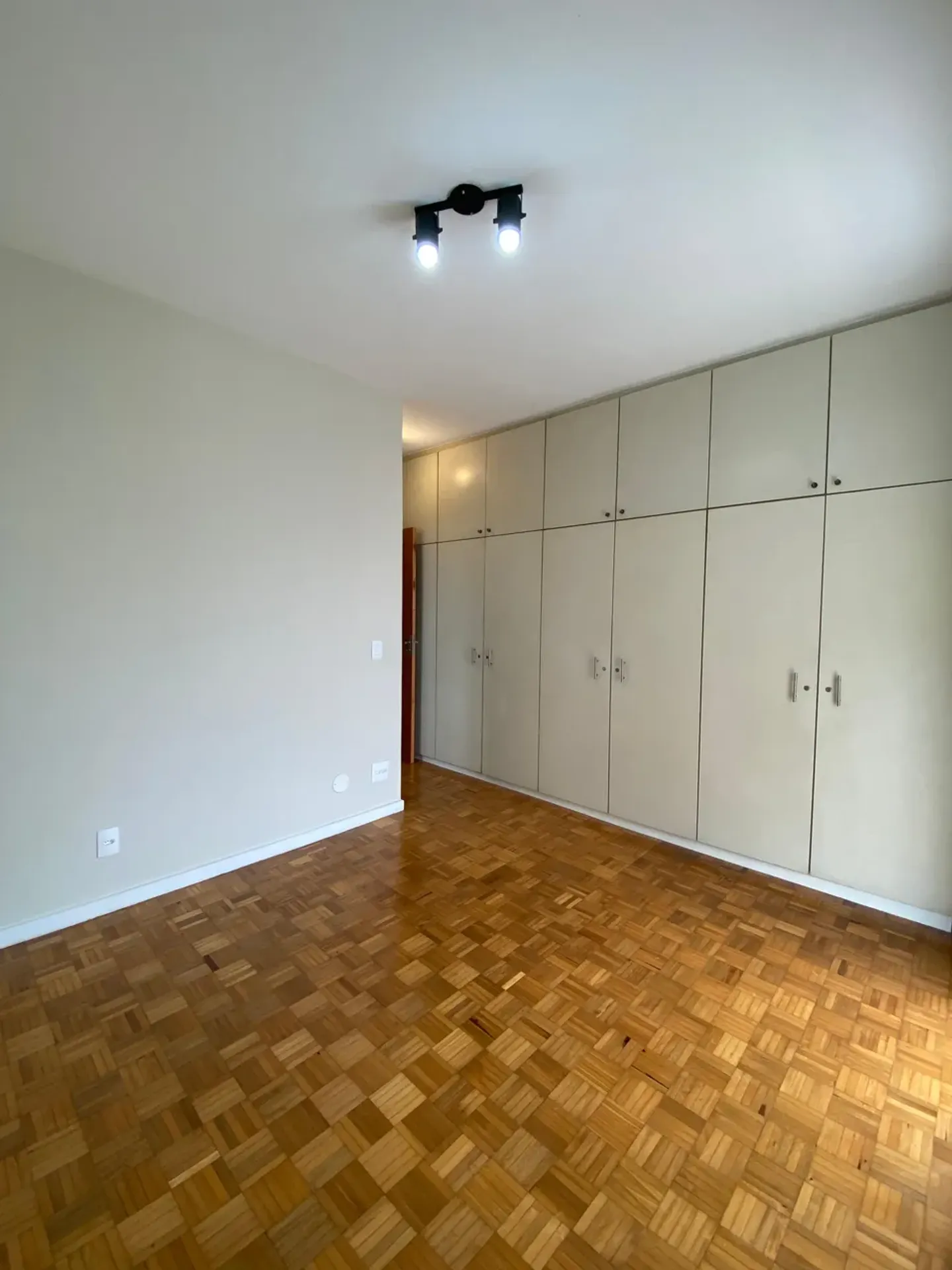 Пральна машина та 2 спальні: квартира 90 м² — photo 19
