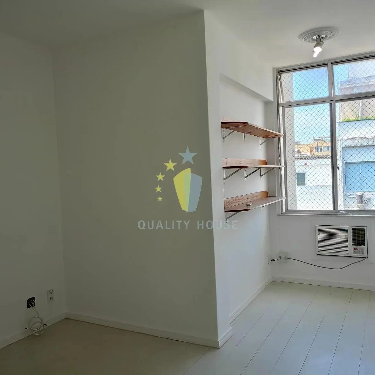 Bathtub in a 2-bedroom apartment, 90 m² — photo 5